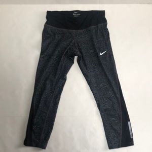 - Nike Dri Fit Capri leggings xs